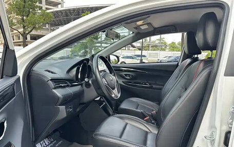 Toyota Yaris XP150 рестайлинг, 2022 год, 1 050 099 рублей, 7 фотография