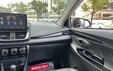 Toyota Yaris XP150 рестайлинг, 2022 год, 1 050 099 рублей, 14 фотография