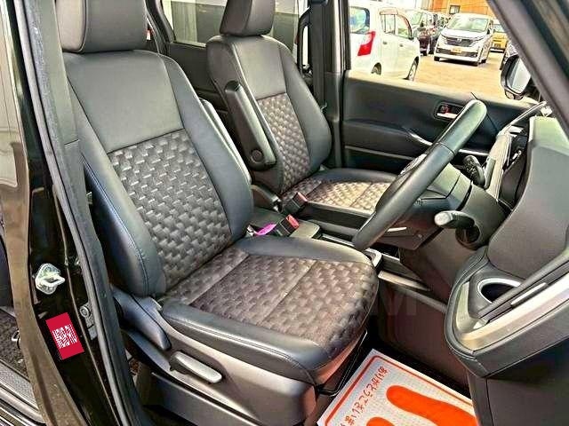 Toyota Voxy III, 2022 год, 2 650 000 рублей, 9 фотография