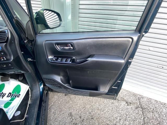 Toyota Noah III, 2021 год, 1 800 000 рублей, 13 фотография