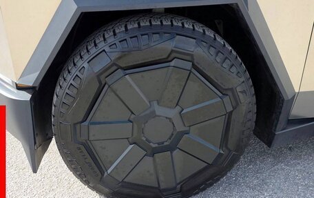 Tesla Cybertruck, 2024 год, 7 689 756 рублей, 10 фотография