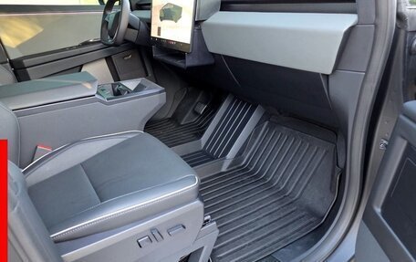 Tesla Cybertruck, 2024 год, 98 000 рублей, 18 фотография