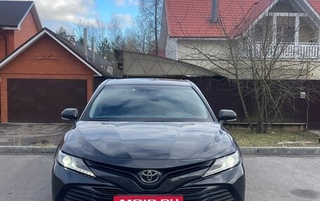 Toyota Camry, 2020 год, 2 350 000 рублей, 2 фотография