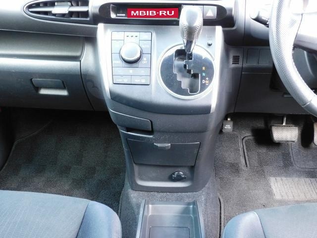 Toyota Wish II рестайлинг, 2017 год, 899 000 рублей, 4 фотография