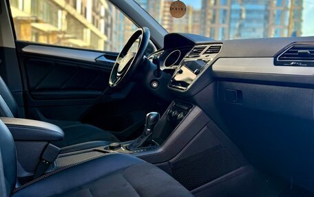 Volkswagen Tiguan II, 2018 год, 2 890 000 рублей, 9 фотография