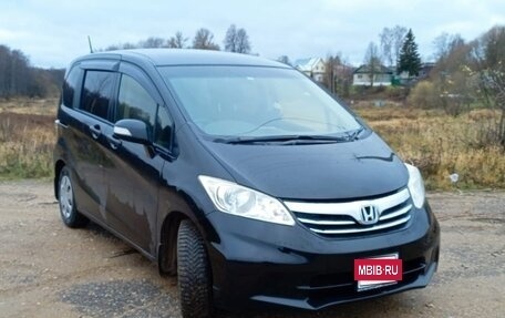 Honda Freed I, 2013 год, 1 200 000 рублей, 2 фотография