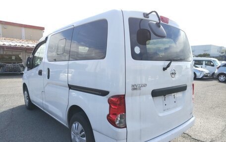 Nissan NV200, 2017 год, 1 050 000 рублей, 2 фотография