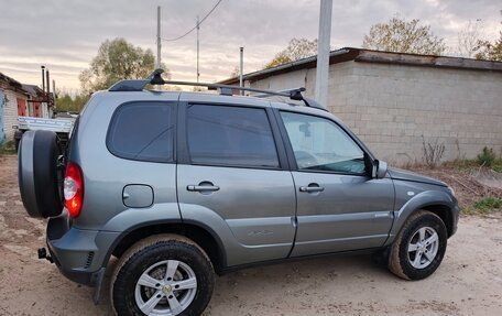 Chevrolet Niva I рестайлинг, 2011 год, 500 000 рублей, 3 фотография