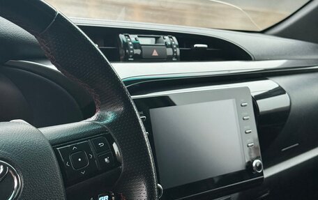 Toyota Hilux VIII, 2022 год, 5 250 000 рублей, 6 фотография