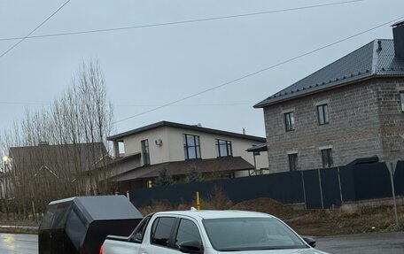 Toyota Hilux VIII, 2022 год, 5 250 000 рублей, 2 фотография