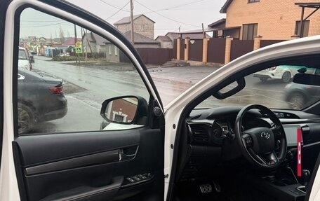 Toyota Hilux VIII, 2022 год, 5 250 000 рублей, 10 фотография