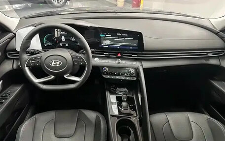 Hyundai Elantra, 2025 год, 1 920 500 рублей, 9 фотография