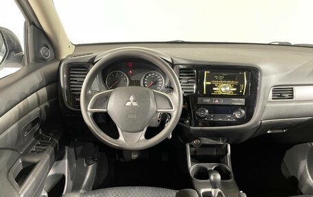 Mitsubishi Outlander III рестайлинг 3, 2014 год, 1 190 000 рублей, 9 фотография