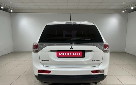 Mitsubishi Outlander III рестайлинг 3, 2014 год, 1 190 000 рублей, 6 фотография