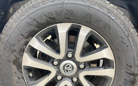 Toyota Land Cruiser 200, 2011 год, 1 850 000 рублей, 22 фотография