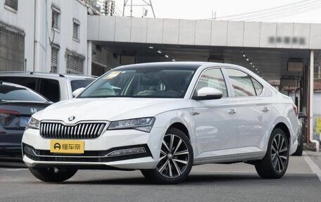 Skoda Superb III рестайлинг, 2025 год, 2 450 000 рублей, 2 фотография