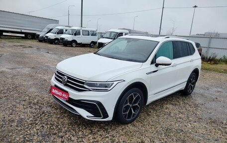 Volkswagen Tiguan II, 2023 год, 4 143 000 рублей, 1 фотография