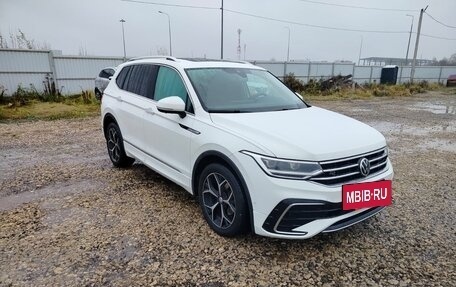 Volkswagen Tiguan II, 2023 год, 4 143 000 рублей, 2 фотография