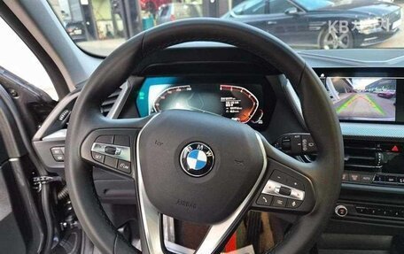 BMW 1 серия, 2022 год, 2 400 000 рублей, 7 фотография