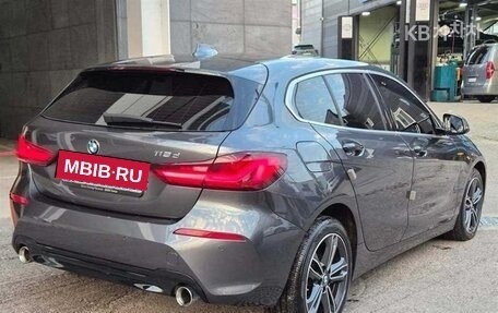 BMW 1 серия, 2022 год, 2 400 000 рублей, 4 фотография