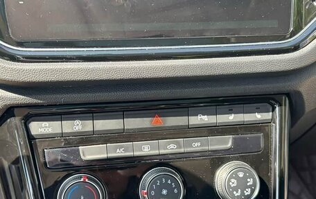 Volkswagen T-Roc I, 2022 год, 1 870 000 рублей, 12 фотография