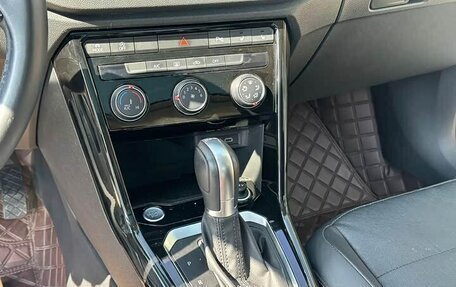 Volkswagen T-Roc I, 2022 год, 1 870 000 рублей, 8 фотография