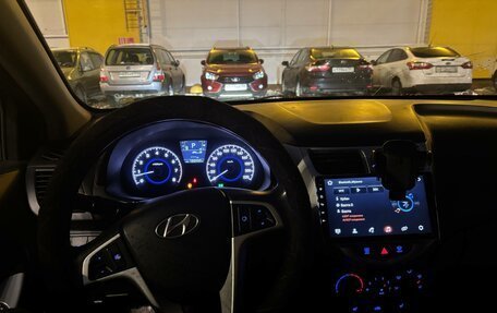 Hyundai Solaris II рестайлинг, 2011 год, 600 000 рублей, 5 фотография