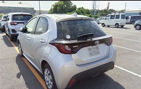 Toyota Yaris, 2021 год, 1 150 000 рублей, 2 фотография