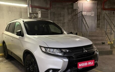 Mitsubishi Outlander III рестайлинг 3, 2021 год, 2 550 000 рублей, 1 фотография