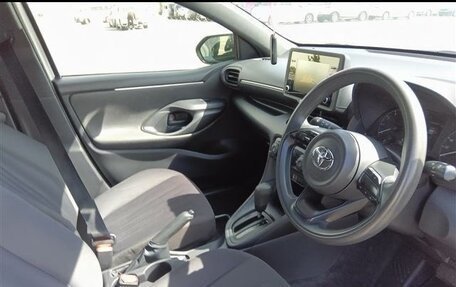 Toyota Yaris, 2021 год, 1 150 000 рублей, 11 фотография