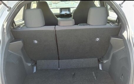 Toyota Yaris, 2021 год, 1 150 000 рублей, 7 фотография