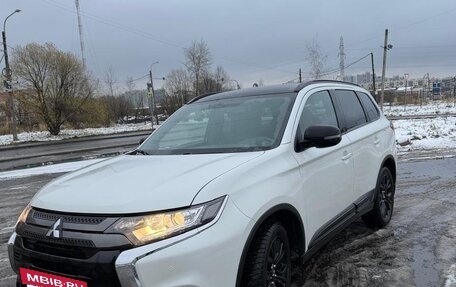 Mitsubishi Outlander III рестайлинг 3, 2021 год, 2 550 000 рублей, 2 фотография