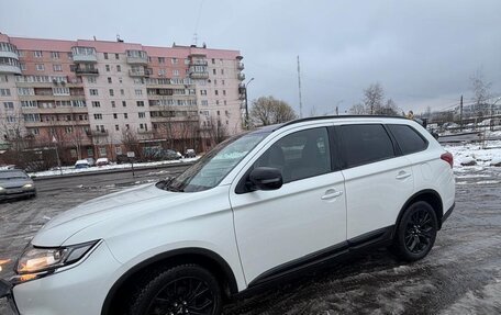 Mitsubishi Outlander III рестайлинг 3, 2021 год, 2 550 000 рублей, 3 фотография