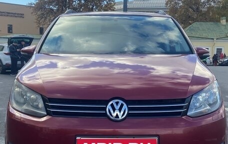 Volkswagen Touran III, 2010 год, 690 000 рублей, 1 фотография