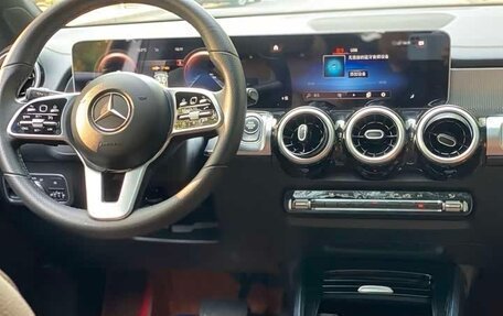 Mercedes-Benz GLB, 2021 год, 2 210 000 рублей, 10 фотография