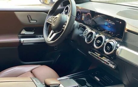 Mercedes-Benz GLB, 2021 год, 2 210 000 рублей, 12 фотография