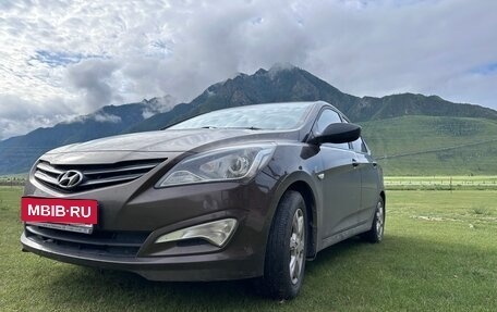 Hyundai Solaris II рестайлинг, 2015 год, 1 120 000 рублей, 3 фотография