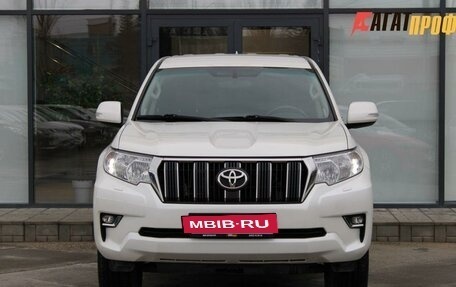 Toyota Land Cruiser Prado 150 рестайлинг 2, 2018 год, 4 050 000 рублей, 2 фотография