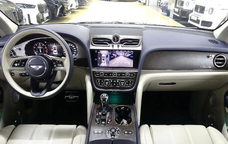 Bentley Bentayga I, 2024 год, 30 000 000 рублей, 4 фотография