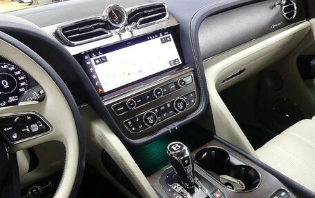 Bentley Bentayga I, 2024 год, 30 000 000 рублей, 13 фотография