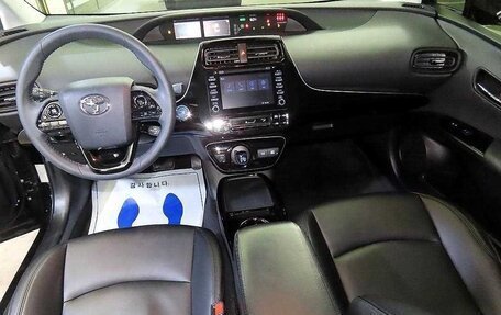 Toyota Prius IV XW50, 2022 год, 2 350 000 рублей, 8 фотография