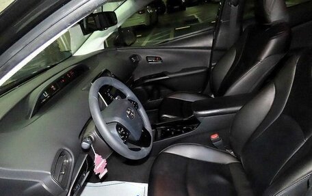 Toyota Prius IV XW50, 2022 год, 2 350 000 рублей, 6 фотография