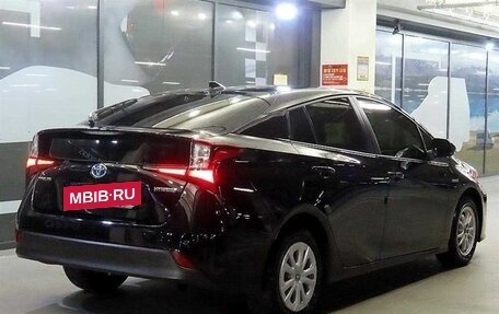 Toyota Prius IV XW50, 2022 год, 2 350 000 рублей, 4 фотография