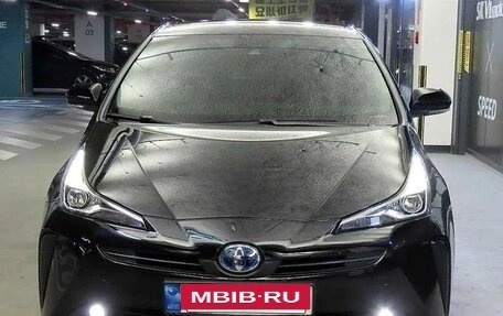 Toyota Prius IV XW50, 2022 год, 2 350 000 рублей, 2 фотография