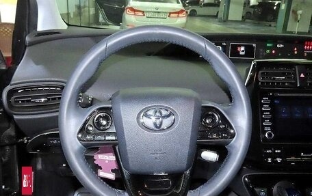 Toyota Prius IV XW50, 2022 год, 2 350 000 рублей, 7 фотография