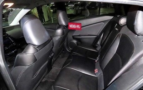 Toyota Prius IV XW50, 2022 год, 2 350 000 рублей, 10 фотография