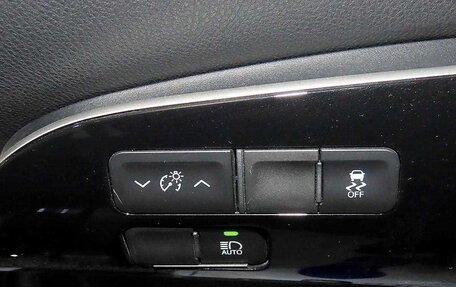 Toyota Prius IV XW50, 2022 год, 2 350 000 рублей, 15 фотография