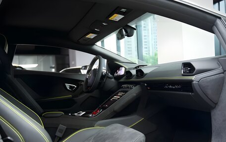 Lamborghini Huracán, 2024 год, 49 000 000 рублей, 13 фотография