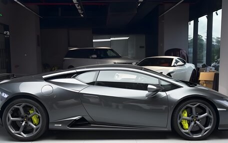 Lamborghini Huracán, 2024 год, 49 000 000 рублей, 10 фотография