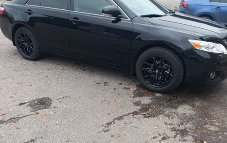 Toyota Camry, 2011 год, 990 000 рублей, 1 фотография